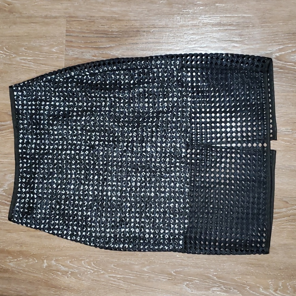 (4) Banana Republic Eyelet Overlay 100% Cotton Shell Slim Fit Pencil Skirt